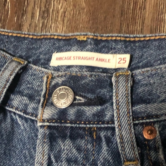 Levi's Ribcage Straight Ankle Jeans Women's 25 Button Fly Distressed Frayed Hem - Picture 2 of 7